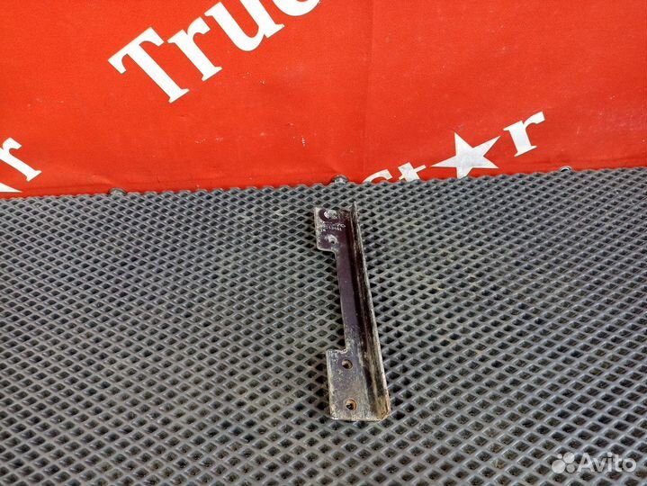 Кронштейн крыла Volvo FH