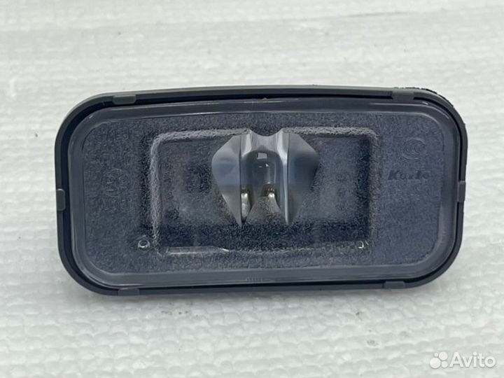 Плафон освещения номерного знака Toyota Camry