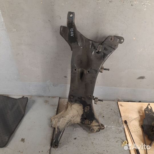 Передний Подрамник Mitsubishi Lance 9 Outlander 1