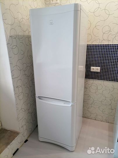 Холодильник бу indesit
