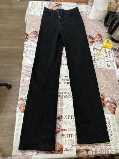 Прямые черные джинсы, новые
