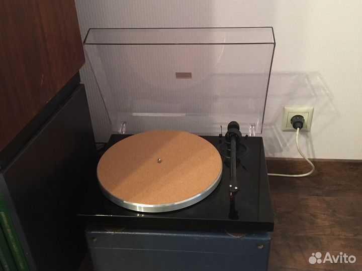 Проигрыватель пластинок Pro-Ject