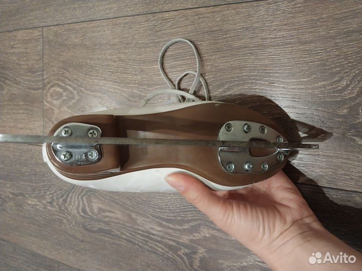 Фигурные коньки Jackson