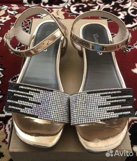 Босоножки для девочки32размер