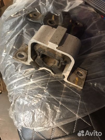 Опора двигателя Рено Логан 1