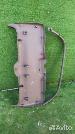 Обшивка двери багажника Cadillac Escalade