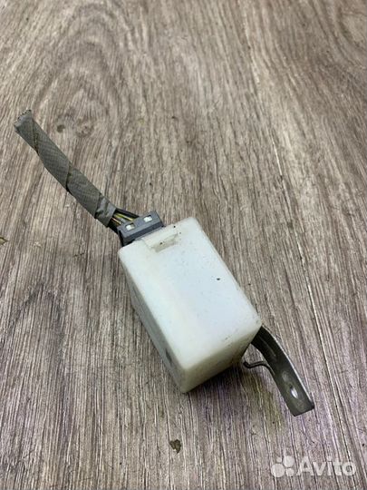 Реле заднее левое Honda Cr-V внедорожник 2002