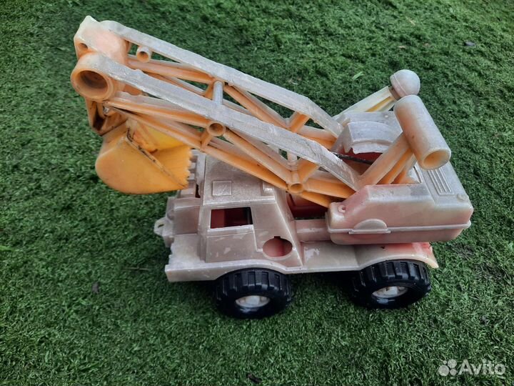 Игрушка экскаватор СССР