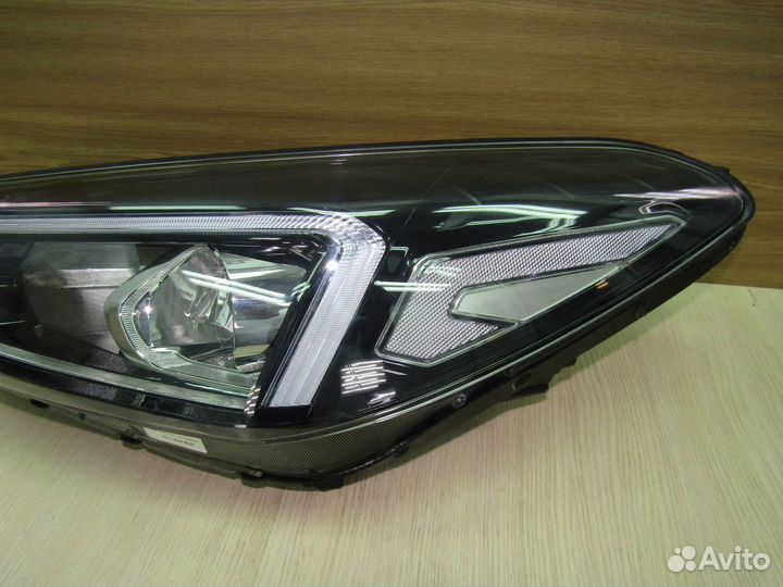 Фара левая Hyundai Tucson
