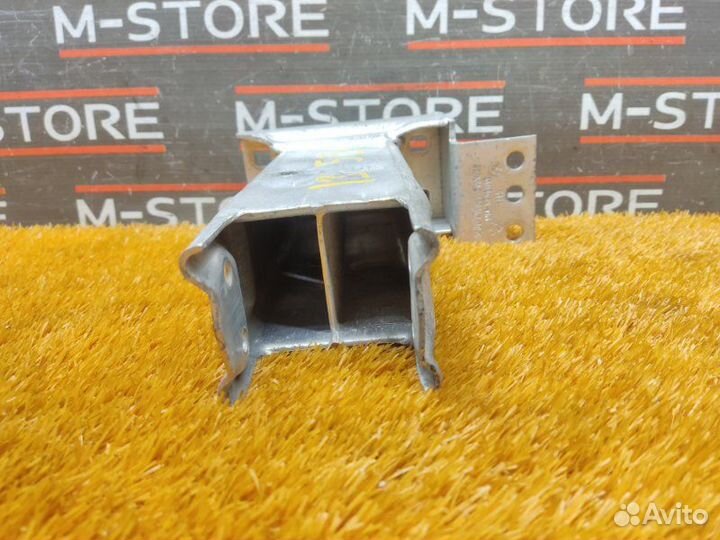 Кронштейн усилителя бампера передний левый Bmw X3