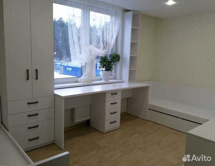 Рабочая зона у окна