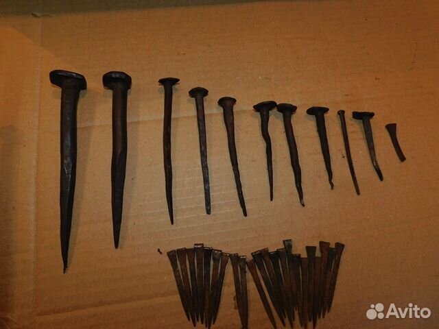 Антикварные,различные,кованные гвозди ри в интерье