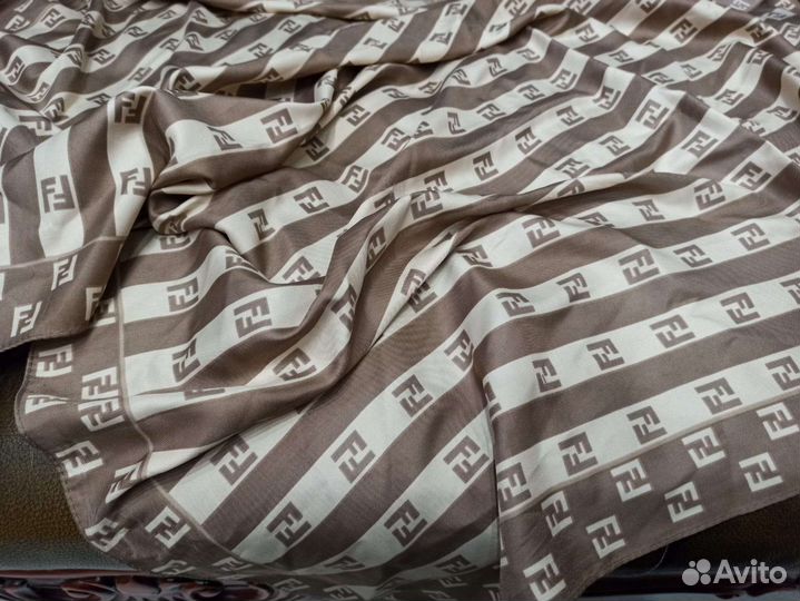 Платок fendi шелк монограмма 95см италия