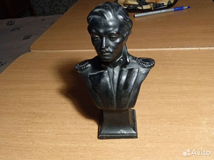 Бюст Лермонтова