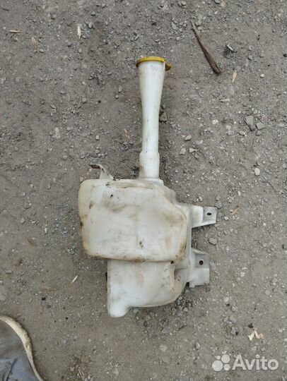 Бачок стеклоочистителя Nissan Almera N16