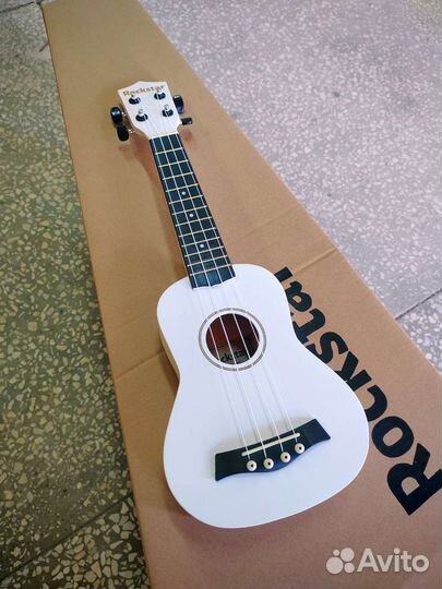 Укулеле белая дека 232