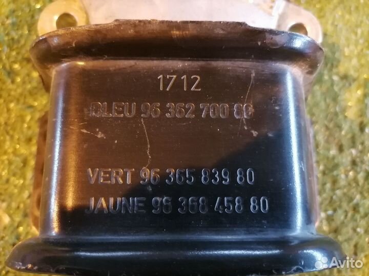 Опора двигателя (подушка двс) правая 9636270080 Pe