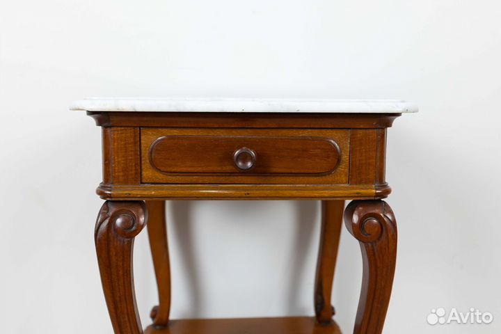 Старинная прикроватная тумбочка