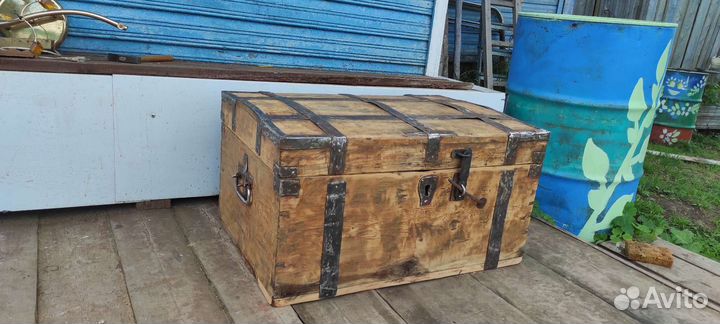 Сундук кованый старинный