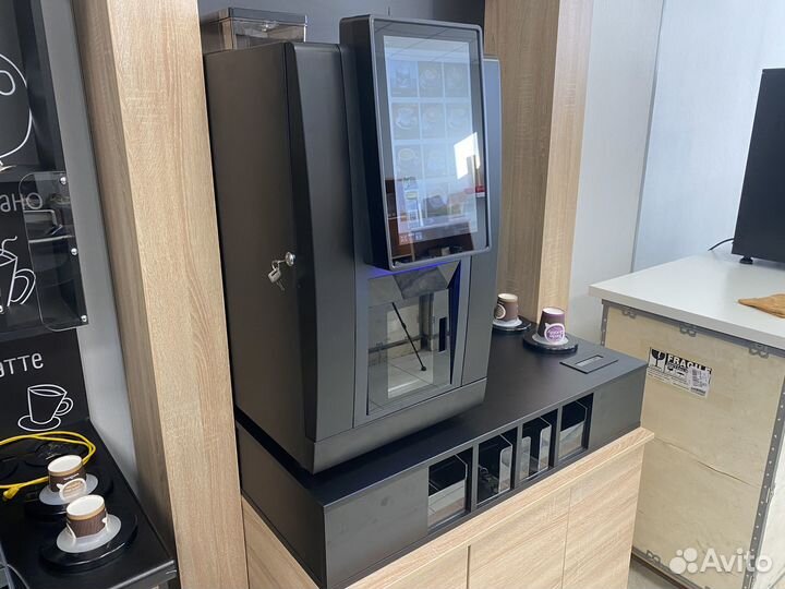 Профессиональная кофемашина для кофейни
