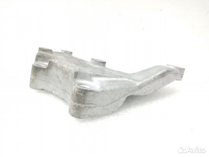 Кронштейн впускного коллектора Mercedes-Benz