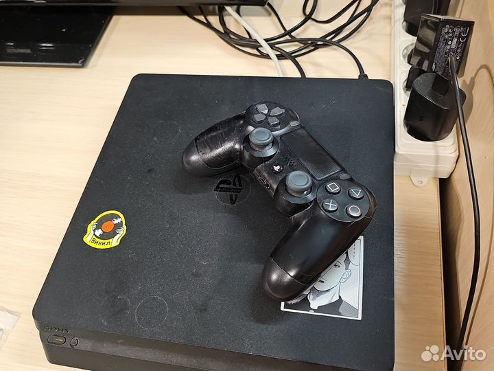 Ps4 slim 500gb 1 геймпад