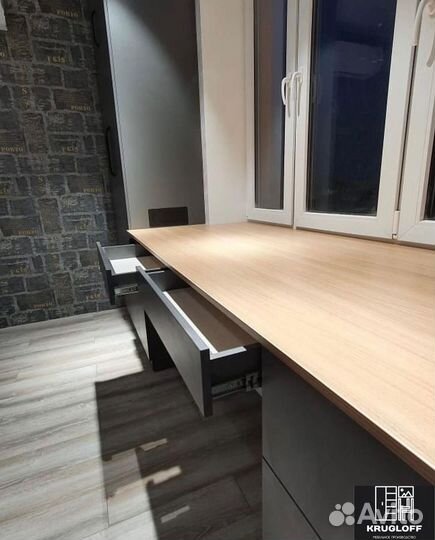 Рабочая зона с полками