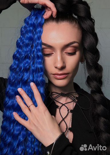 Модель на афрокосы, брейды, афрокудри