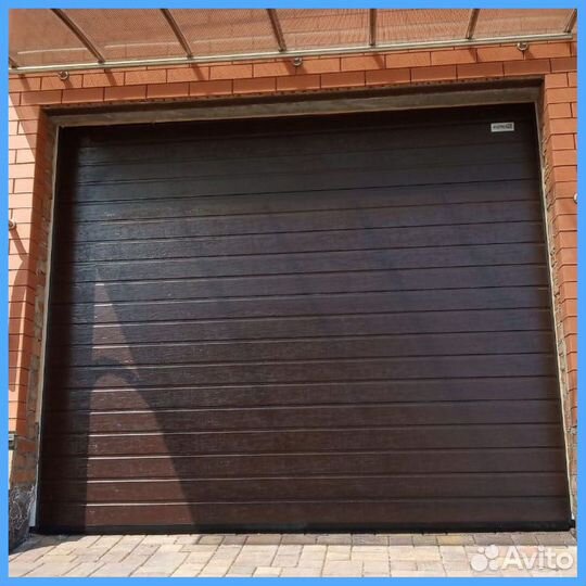 Гаражные секционные ворота DoorHan