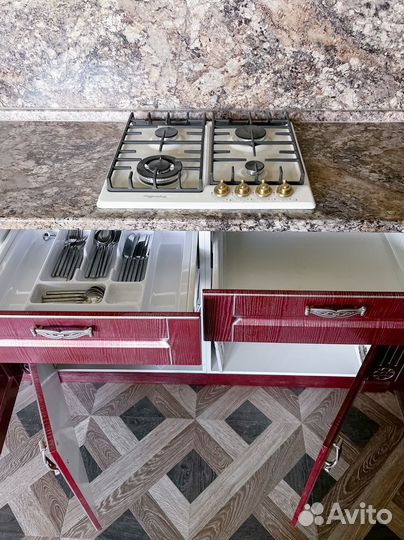 Кухня выставочный образец с фрезеровкой прямая