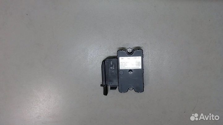 Блок управления стояночным тормозом Volkswagen Tou