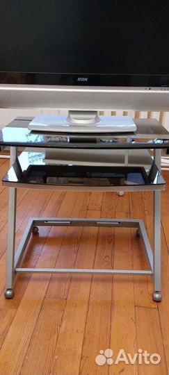 Стеклянная тумба под тв