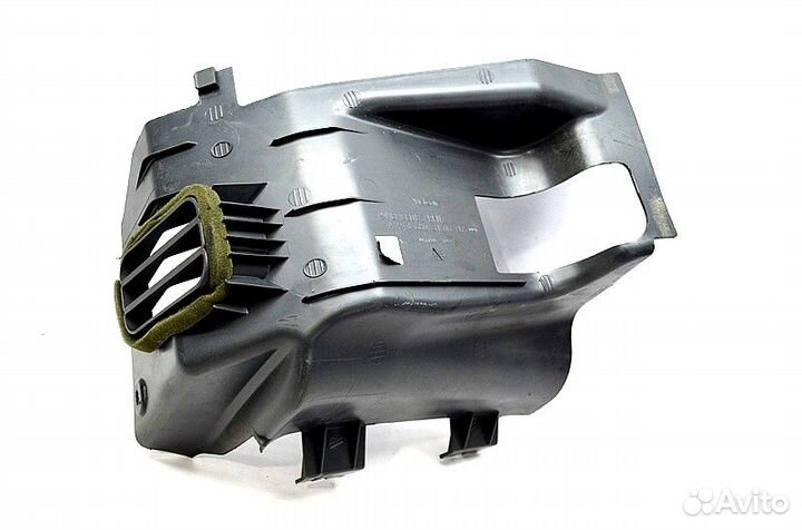 Пластиковая крышка торпеды у подножья водителя mer