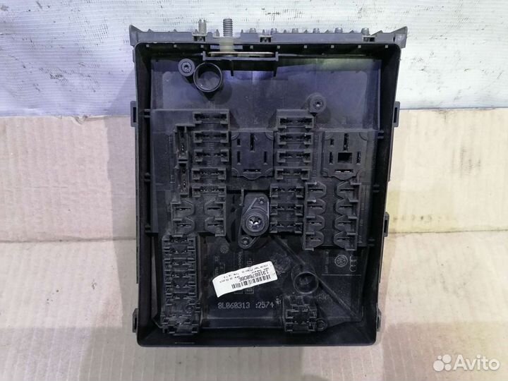 Блок предохранителей Audi,VW,Skoda, VAG 1K0937125D