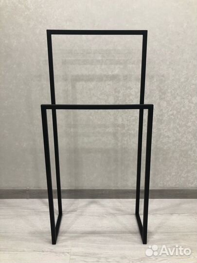 Напольная металлическая вешалка