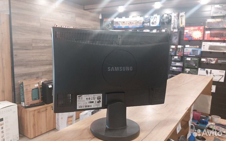 Монитор Samsung SyncMaster 943N 75Гц