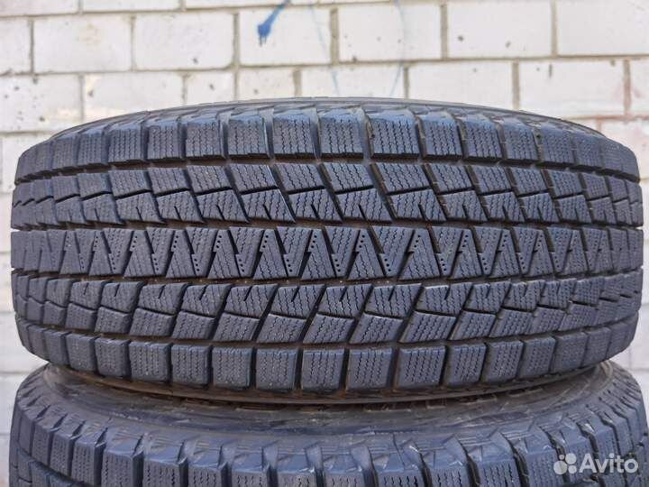 Bridgestone Blizzak DM-V1 215/65 R16 98Q