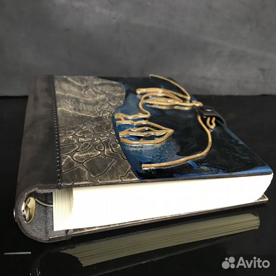 Эксклюзивный блокнот из дерева с эпоксидной смолой