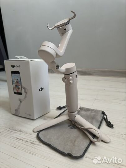 Стабилизатор для экшн-камеры Dji OM 5, белая