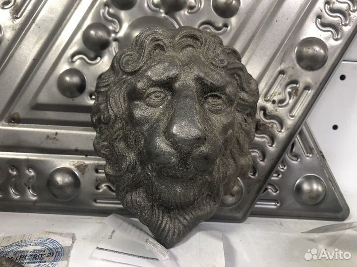 Декор на забор, лев чугунный