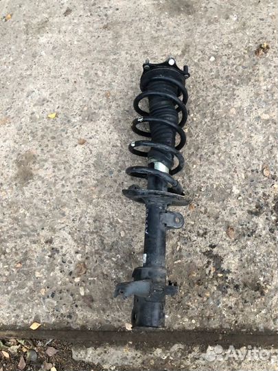 Стойка амортизатора передняя правая Honda Cr-V 3