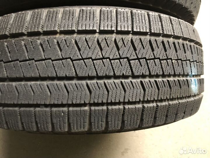 Bridgestone Blizzak VRX2 215/50 R17
