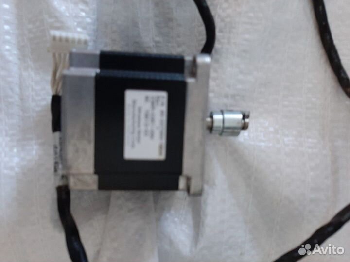 Шаговый двигатель