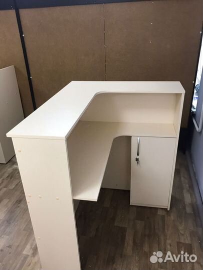 Стойка ресепшн