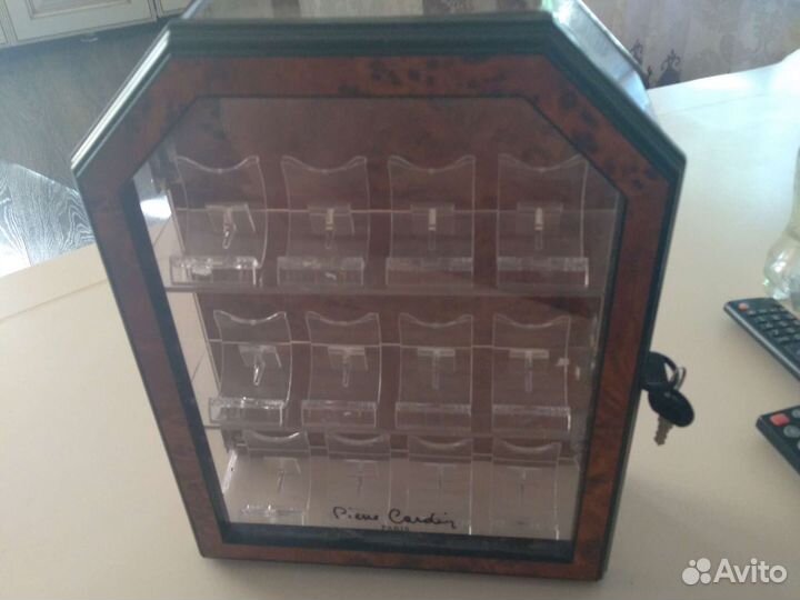 Фирменный бокс пьер карден для 12 зажигалок