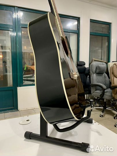 Акустическая гитара