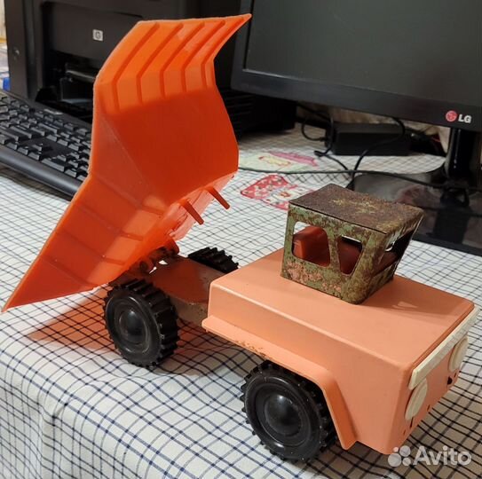 Советские игрушки машинки