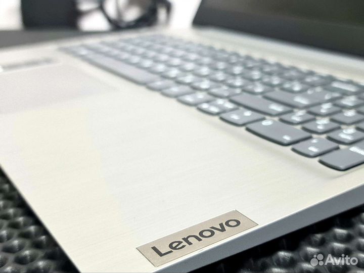 Ноутбук Lenovo