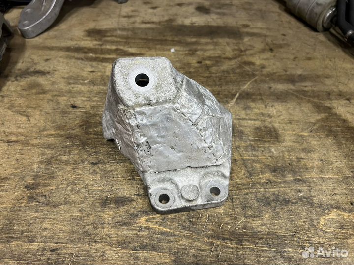 Лапа кронштейн двигателя правый N47 B47 BMW F10