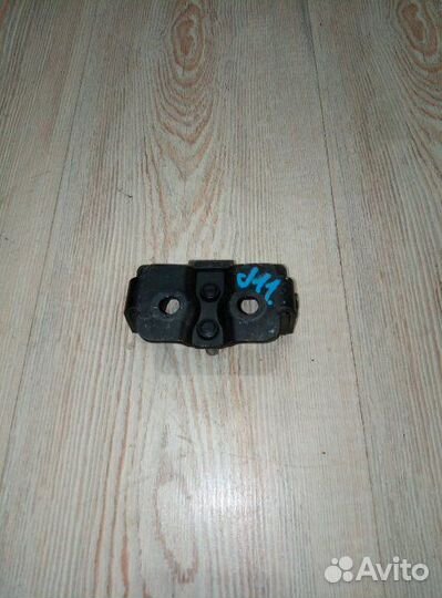 Ответная часть замка багажника Nissan qashqai J11